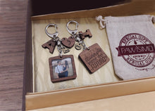 Cargar imagen en el visor de la galería, Foto Frase acabado madera