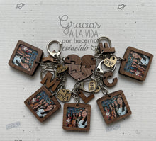 Cargar imagen en el visor de la galería, Foto Frase acabado madera